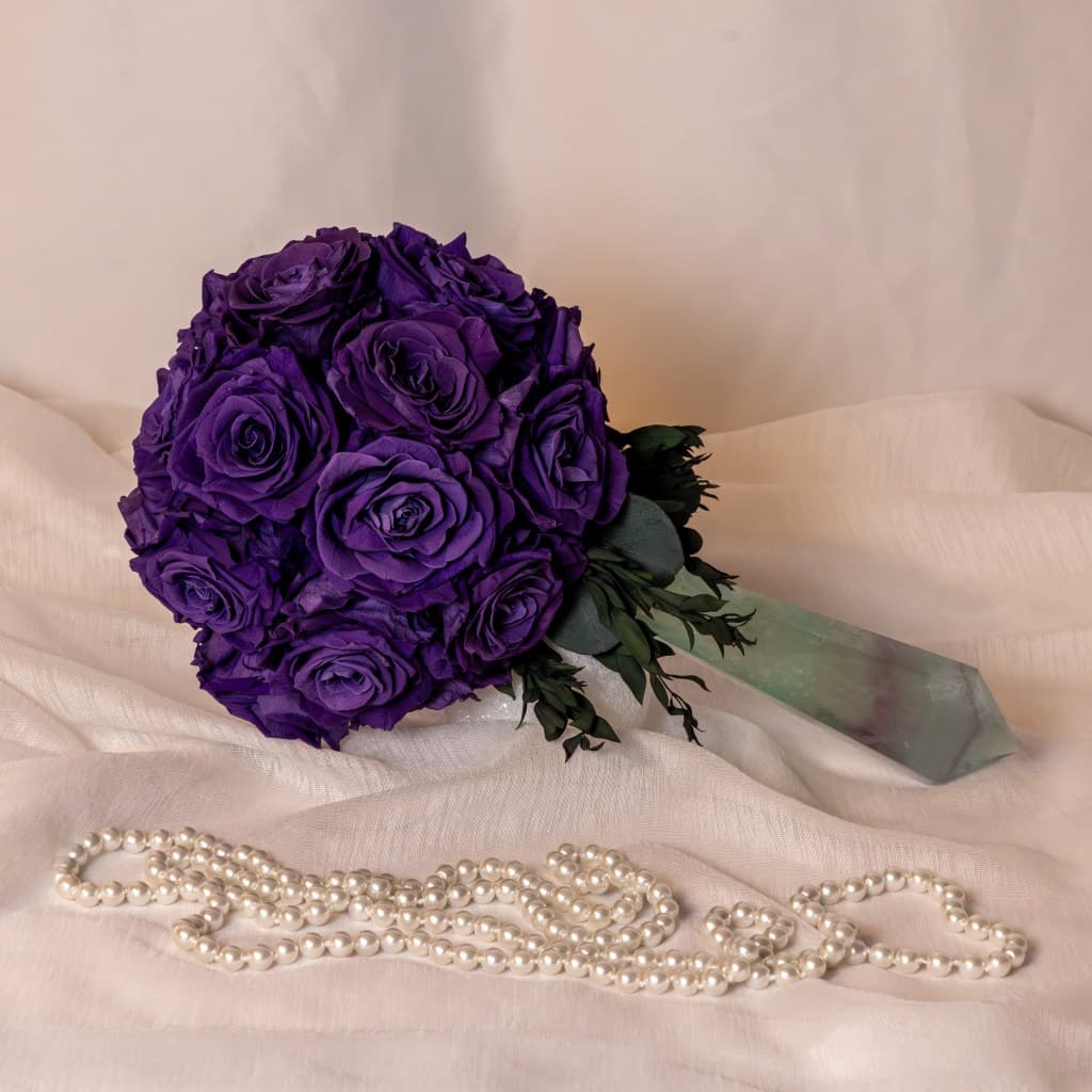 Preserved flower arrangement with crystals